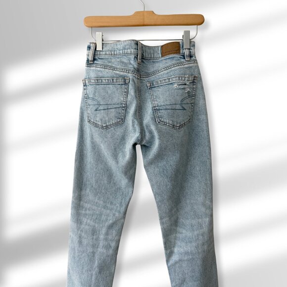 💙 American Eagle Distressed Boyfriend Jeans for Petites | Light Wash | Size 000 - Picture 4 of 8
